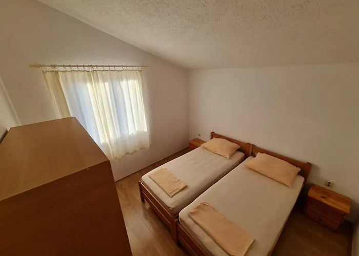 דירה Robi - One Bedroom With Terrace ויר
