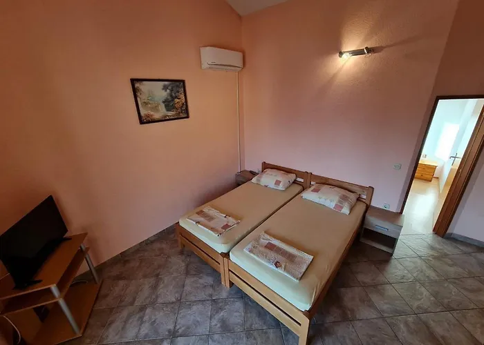 Robi - One Bedroom With Terrace ויר