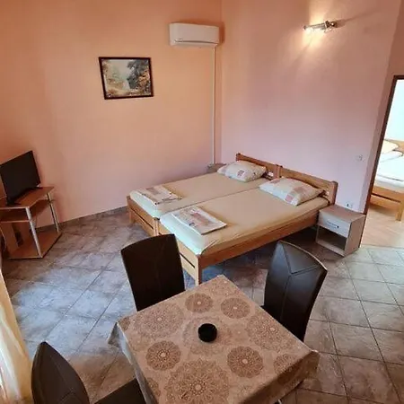 아파트 Robi - One Bedroom With Terrace