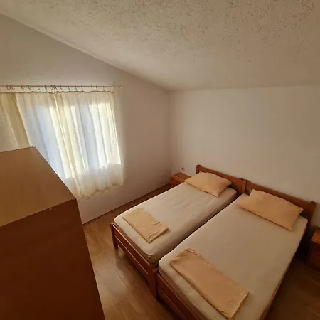 아파트 Robi - One Bedroom With Terrace 비르